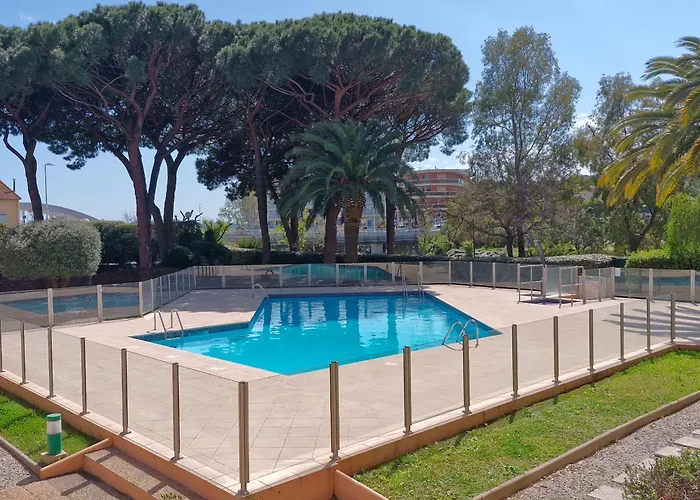 Coin-nuit Avec Piscine Et Parking, 4 Pers. - Fr-1-780-49 アパート *