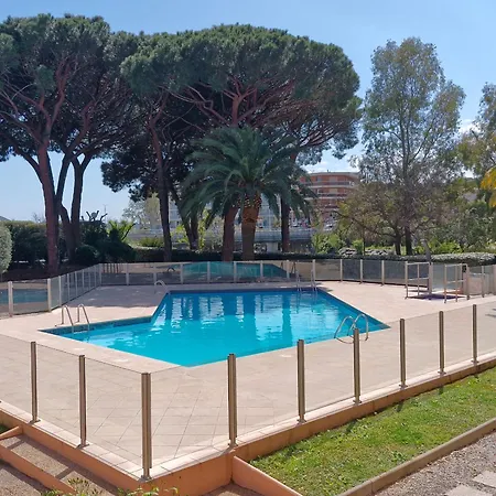 Coin-nuit Avec Piscine Et Parking, 4 Pers. - Fr-1-780-49 Lejlighed *
