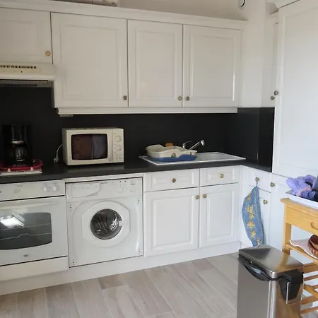 Coin-nuit Avec Piscine Et Parking, 4 Pers. - Fr-1-780-49 Apartment