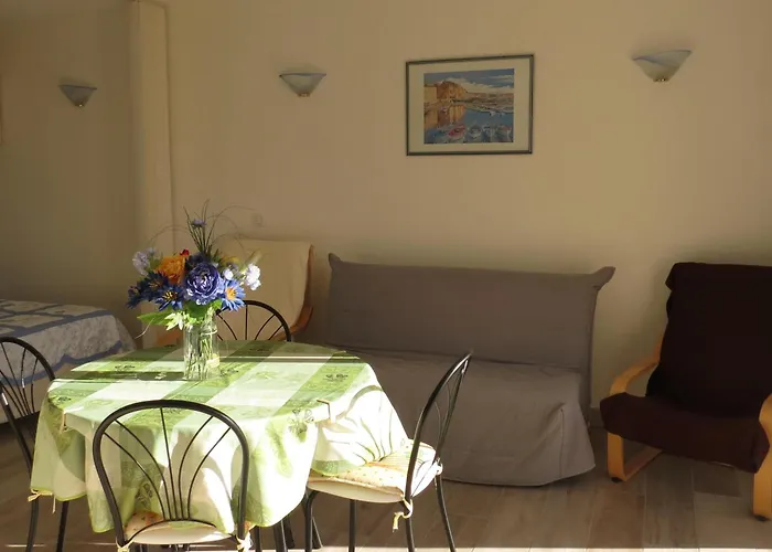 Coin-nuit Avec Piscine Et Parking, 4 Pers. - Fr-1-780-49 Apartment *